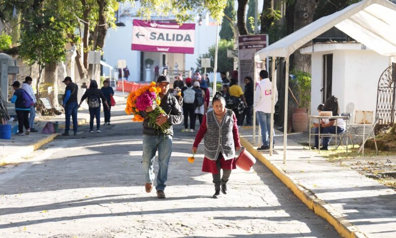 Conoce los horarios del Panteón Municipal de Puebla, los cierres viales del 31 de octubre y las rutas alternas por las celebraciones de Día de Muertos.